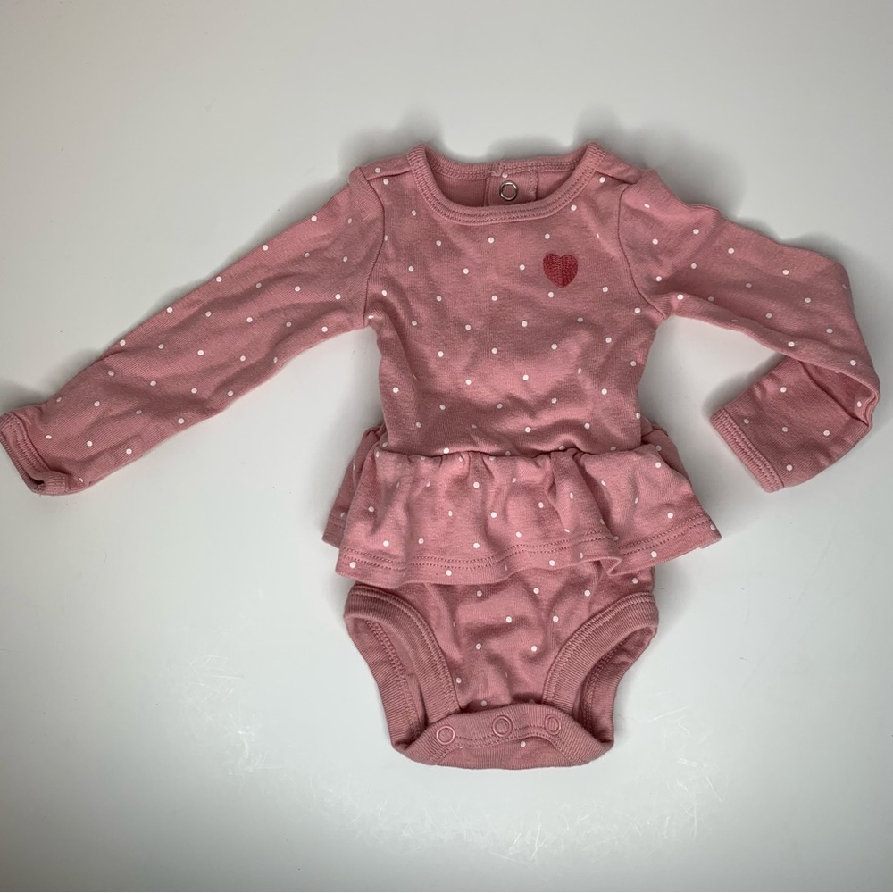Carters and Little Me | 5 piece Newborn Clothing Bundle - Picture 5 of 10